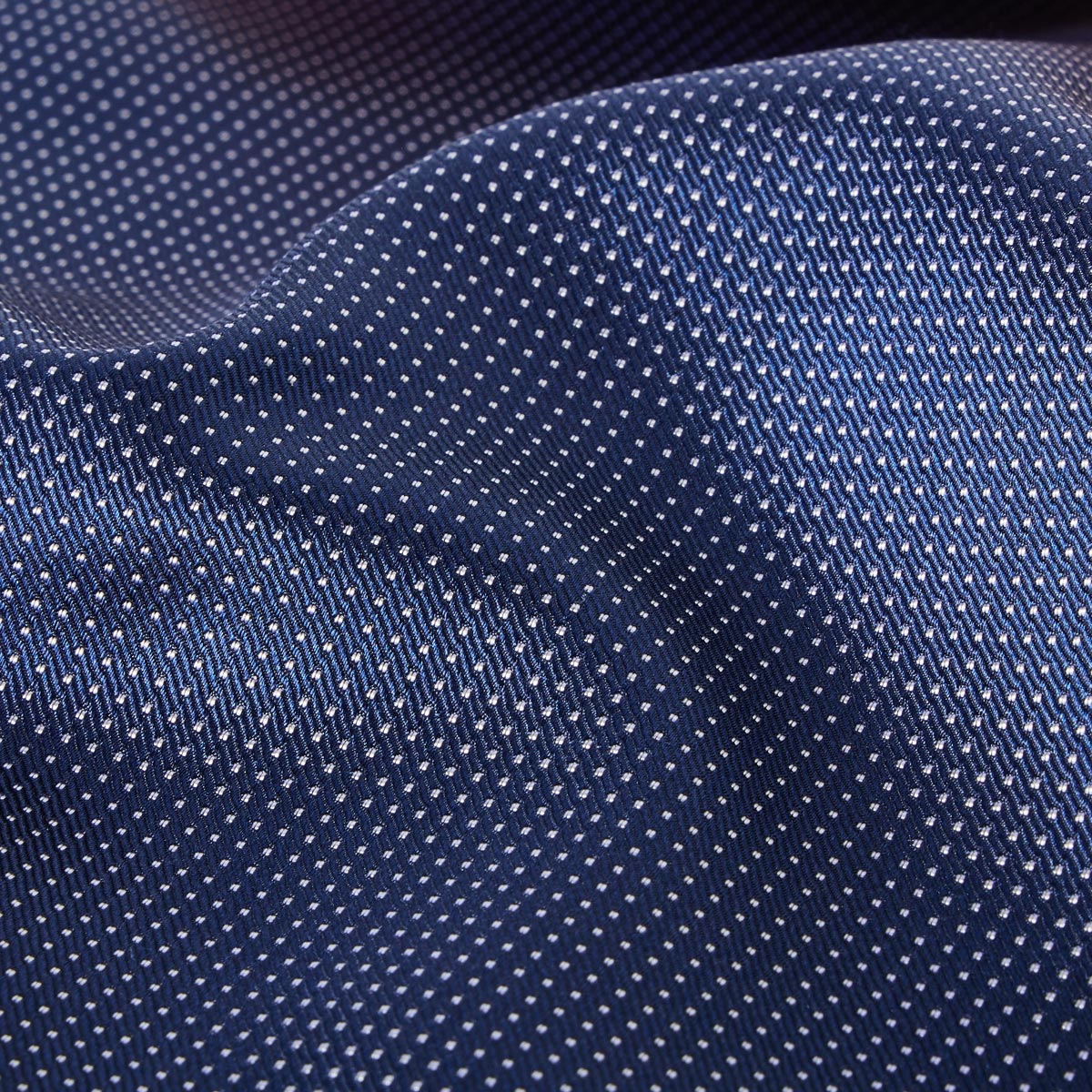 Seidenfalter Einstecktuch aus Seide, gepunktet marine