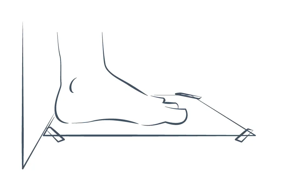 Schuhgröße messen Schritt 1: Fuß an die Wand stellen