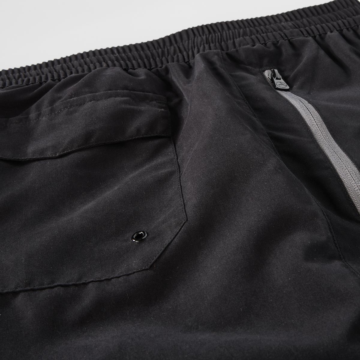 ADAMO Leichte Shorts aus Funktionsmaterial schwarz