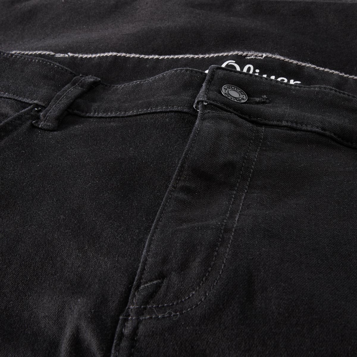 s.Oliver Superstretch-Jeans "Casby", Loose Fit schwarz