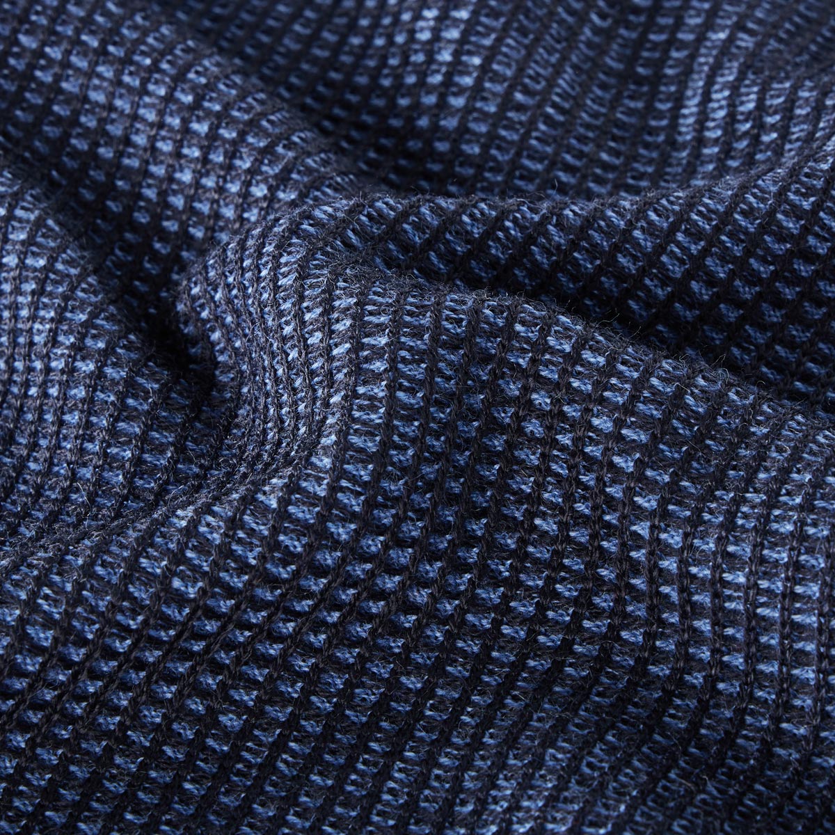 Hajo Troyer mit Strukturmuster marine