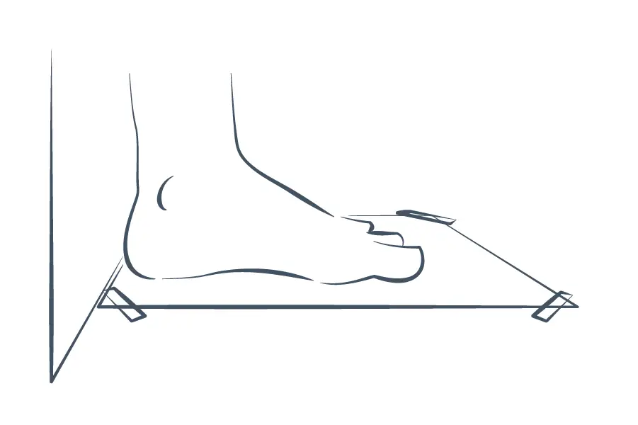 Schuhgröße messen Schritt 1: Fuß an die Wand stellen