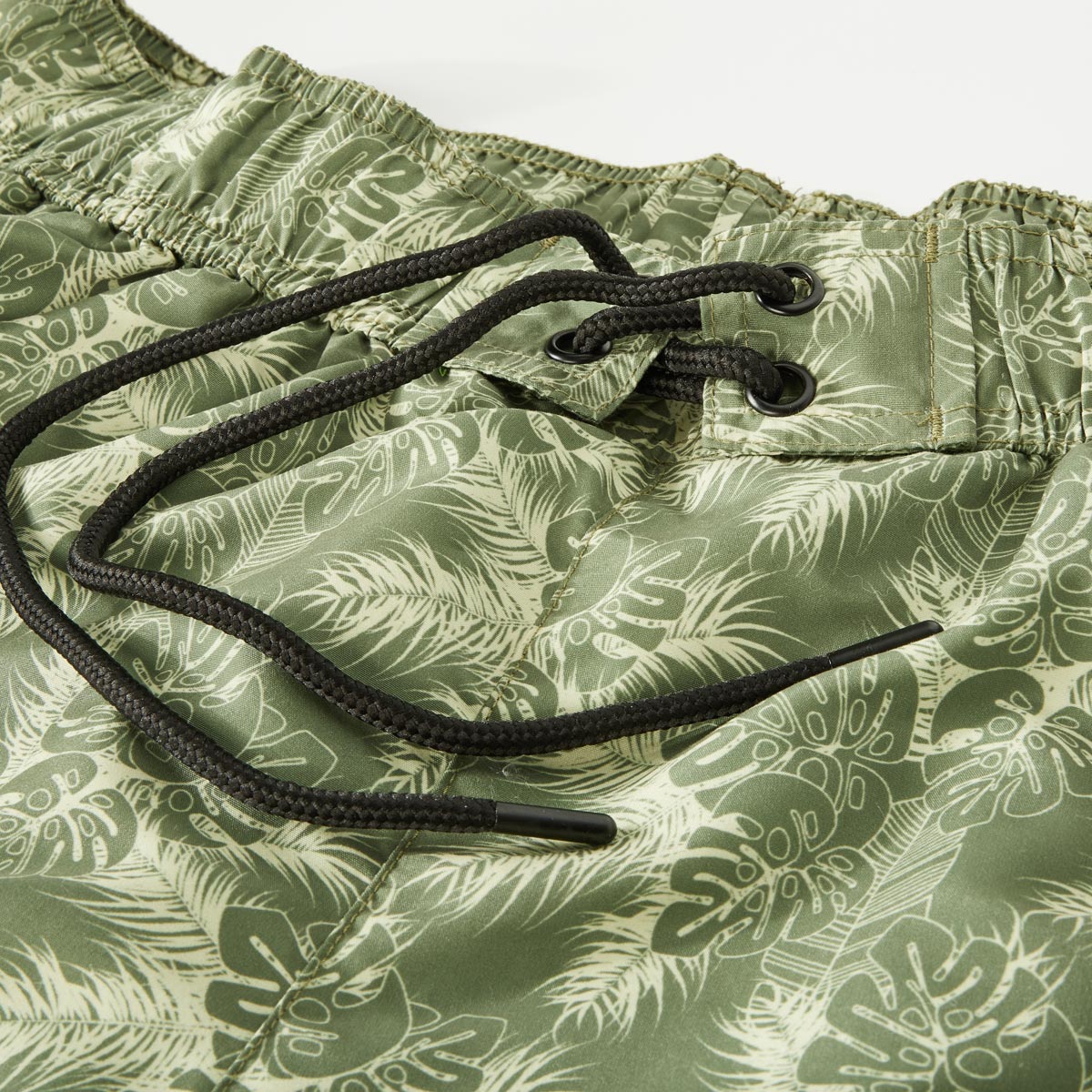 North Badeshorts mit Meshfutter oliv