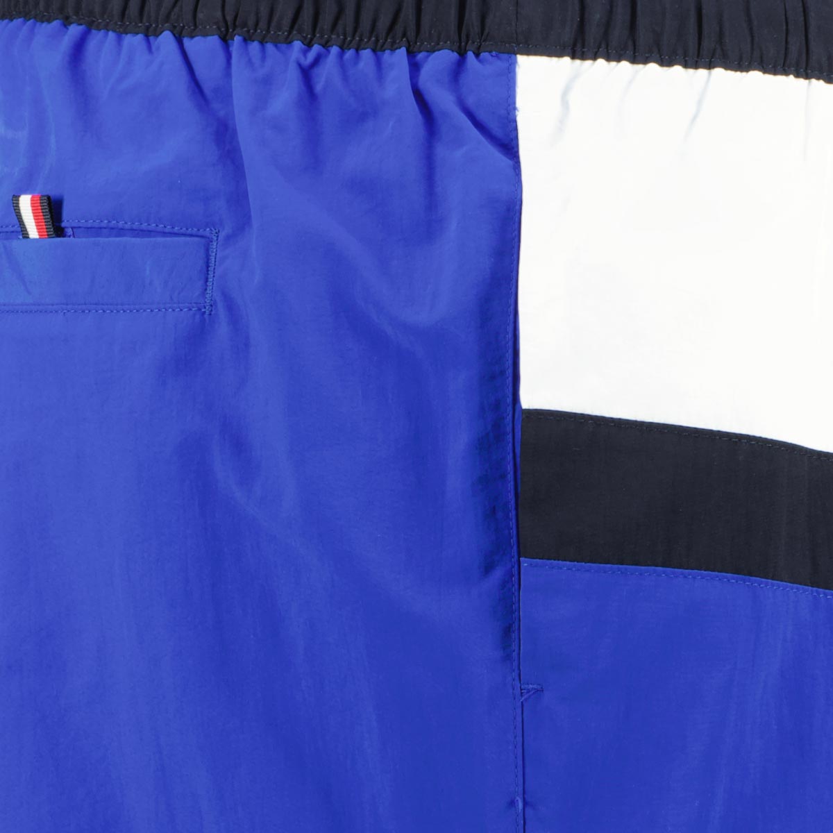 Tommy Hilfiger Badeshorts im Colorblock-Design mittelblau
