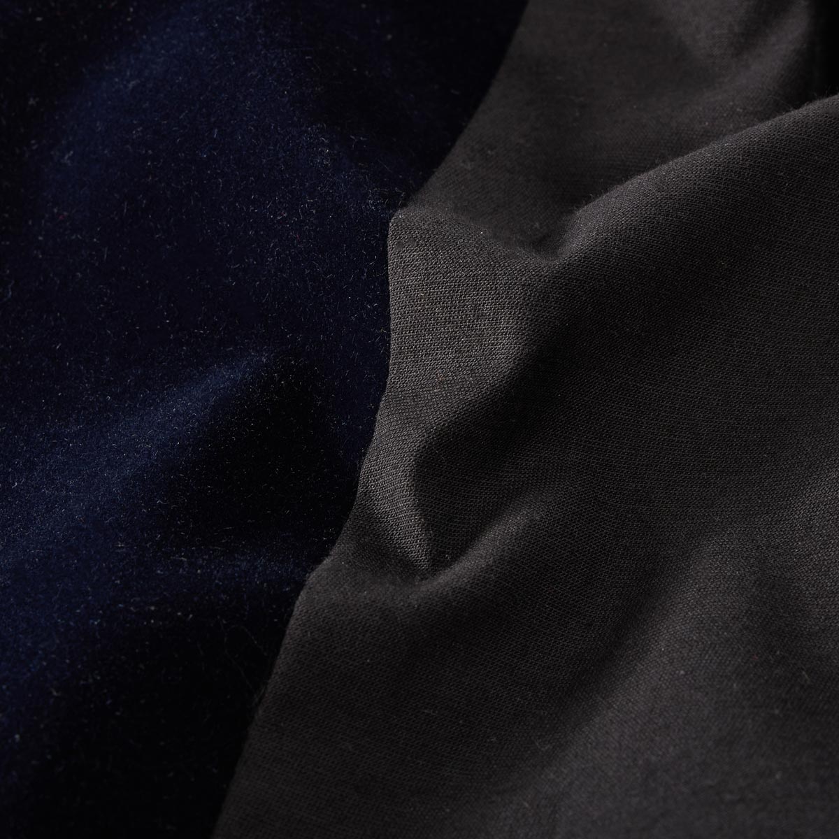 Pfundskerl Trachtenweste aus Samt dunkelblau