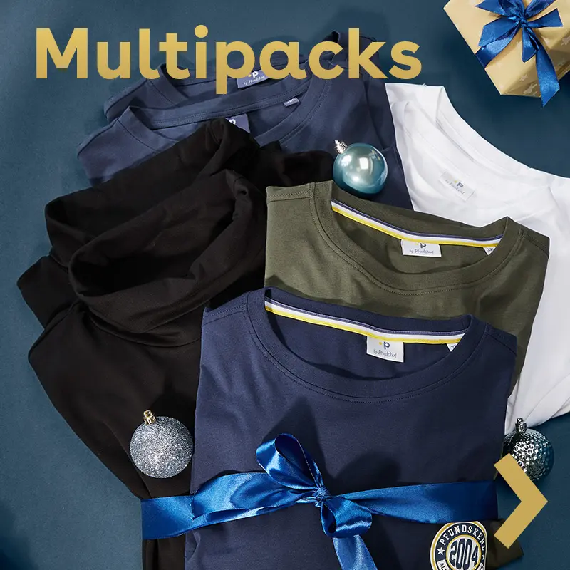 T-Shirt Multipacks in Blau Weiß Schwarz und Oliv dekoriert mit Weihnachtskugeln.