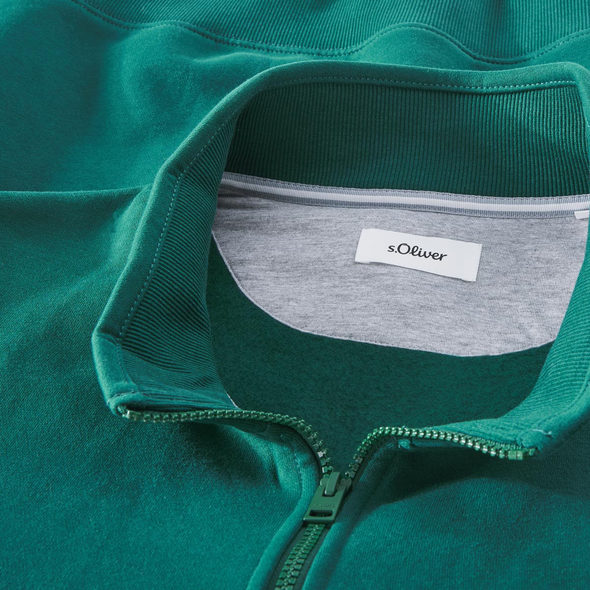 s.Oliver Sweatjacke aus Baumwoll-Mix dunkelgrün