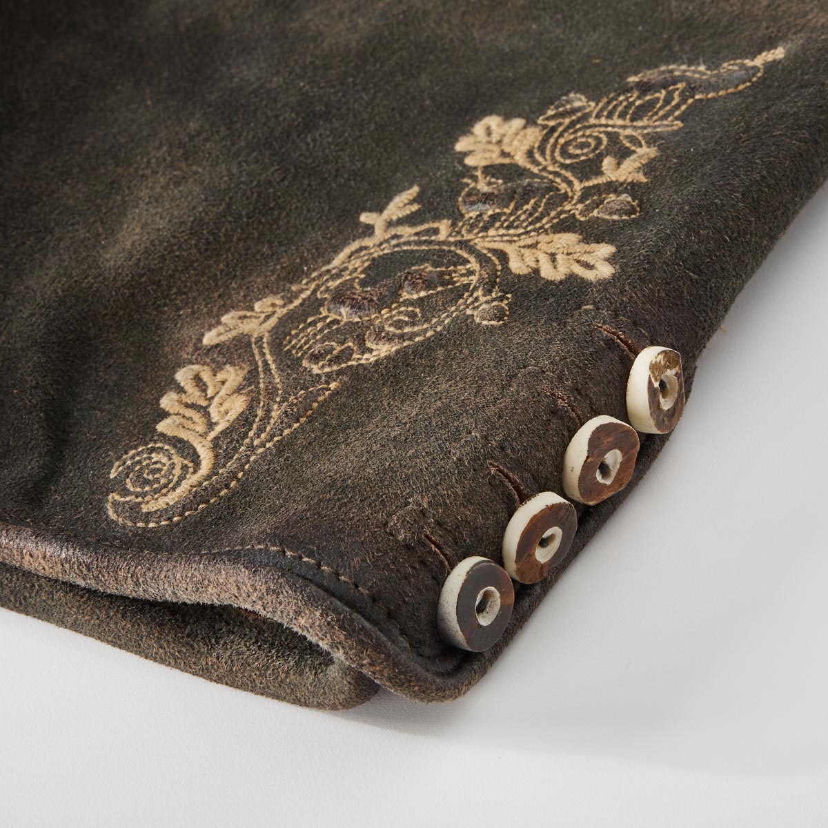 Pfundskerl Ziegenlederhose mit Trägern und Stickerei dunkelbraun