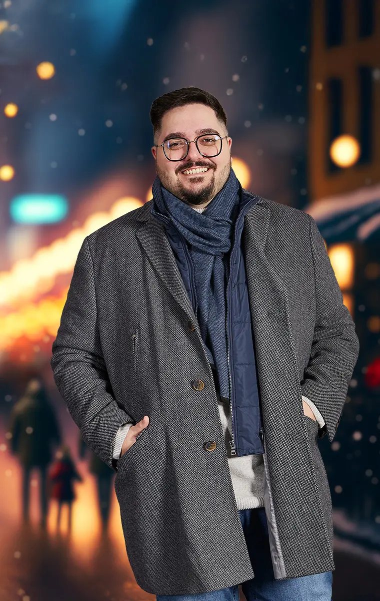 Mann im Wollmantel mit Schal