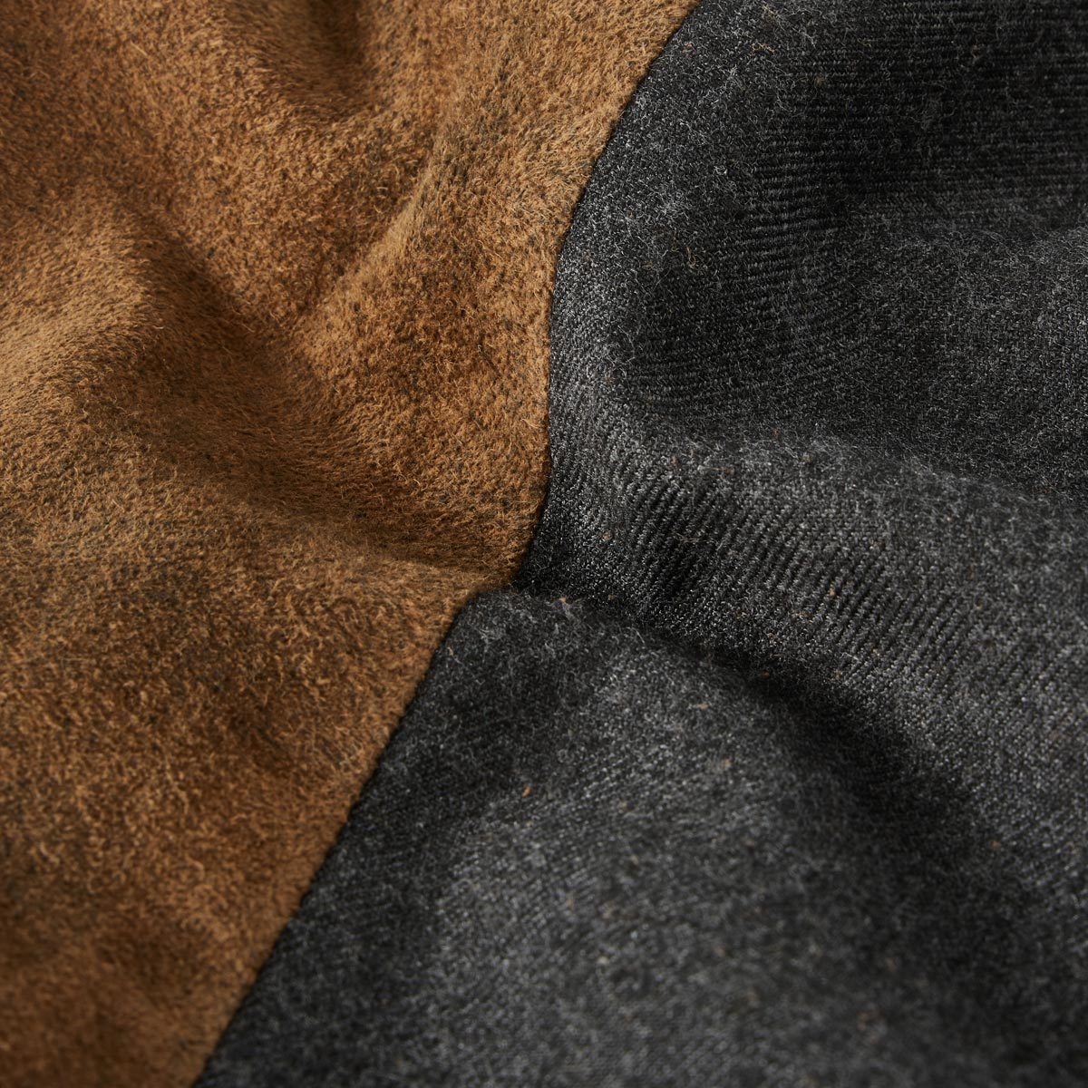 Pfundskerl Trachtenweste aus Ziegenvelour beige