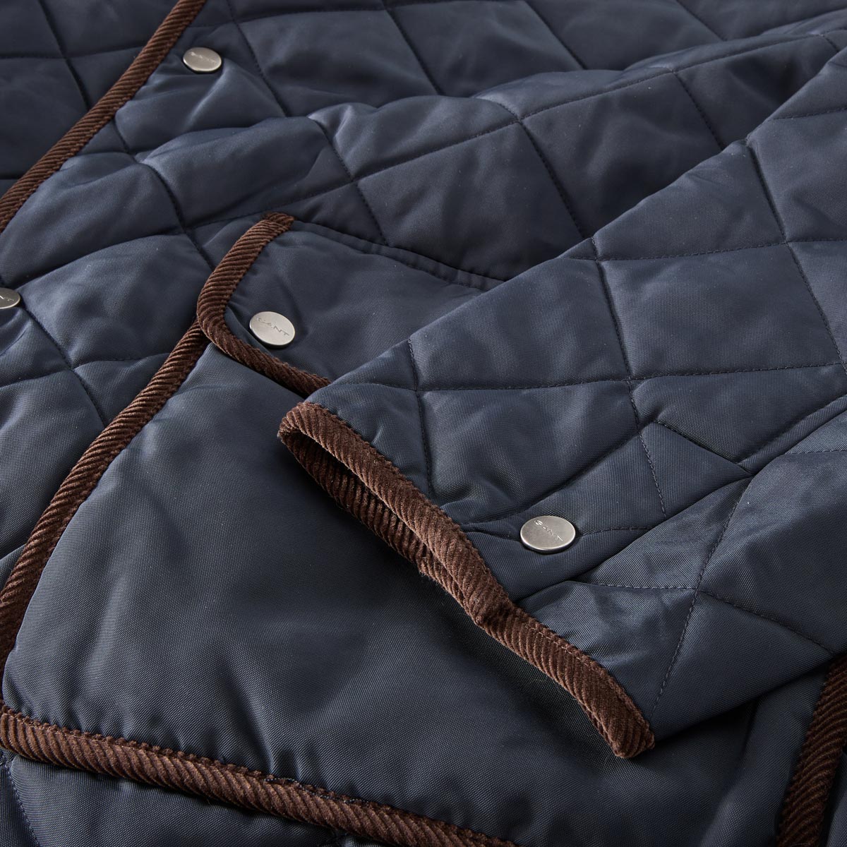 Gant Steppjacke mit Cord-Paspelierung, wasserabweisend dunkelblau