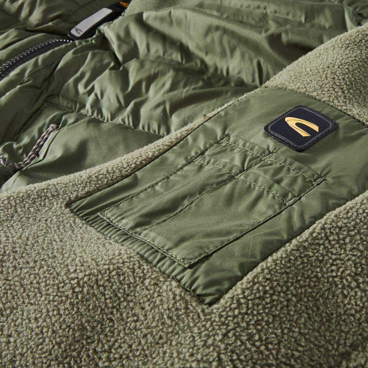 camel active Steppjacke im Materialmix oliv