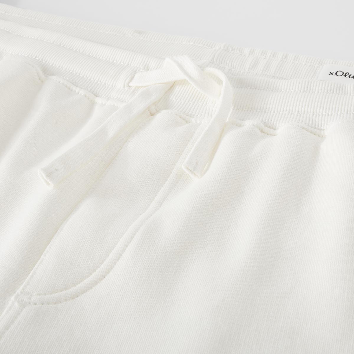 s.Oliver Jogging-Shorts aus Baumwolle weiß