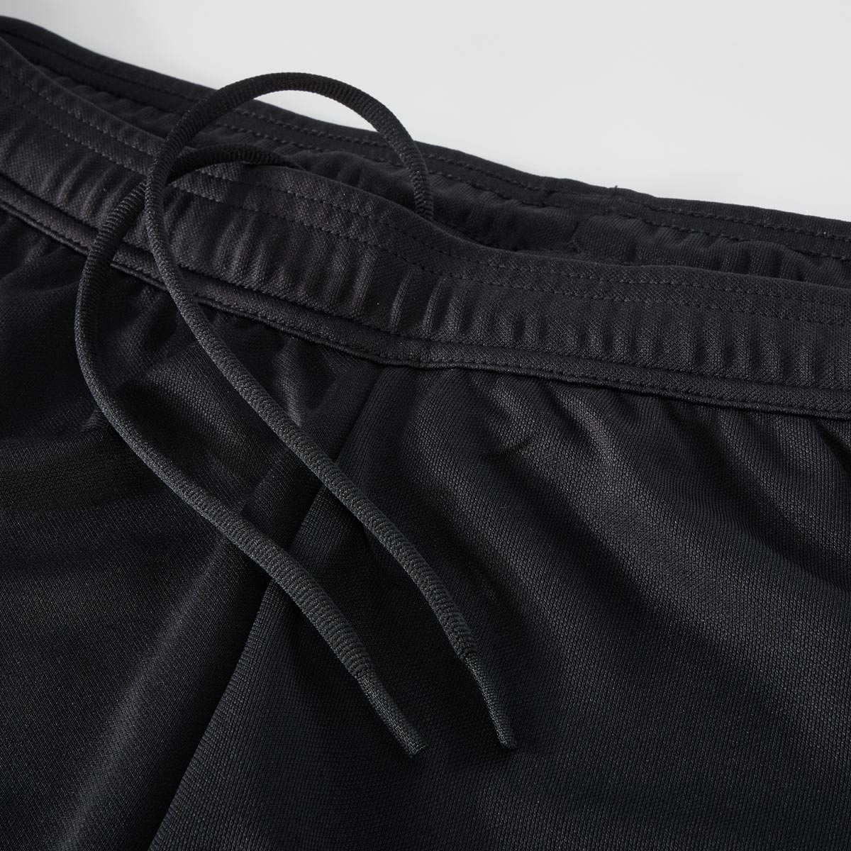 adidas Jogginghose "Tiro", feuchtigkeitstransportierend schwarz