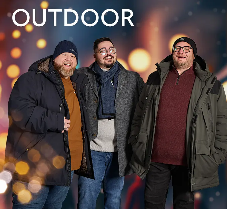 Drei Männer in Outdoorjacken zeigen gemütliche Weihnachtsoutfits für große Größen