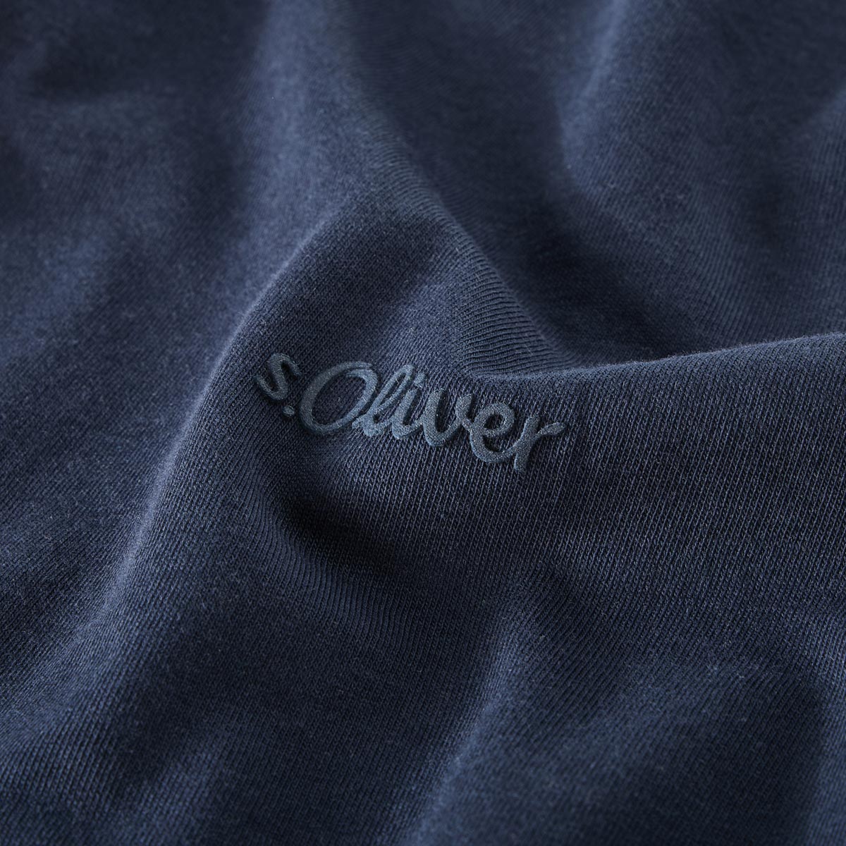s.Oliver Basic-T-Shirt mit V-Ausschnitt blau