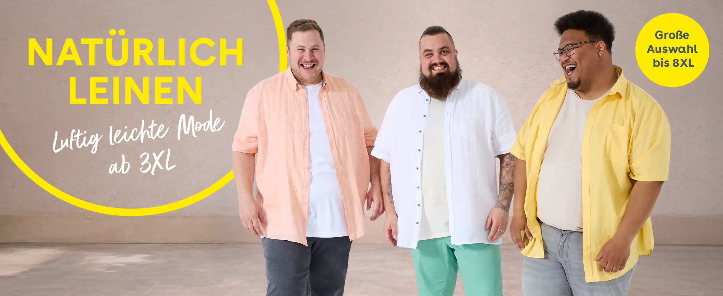Drei starke Männer zeigen sommerliche Leinenmode in großen Größen ab 3XL bis 8XL von Pfundskerl.