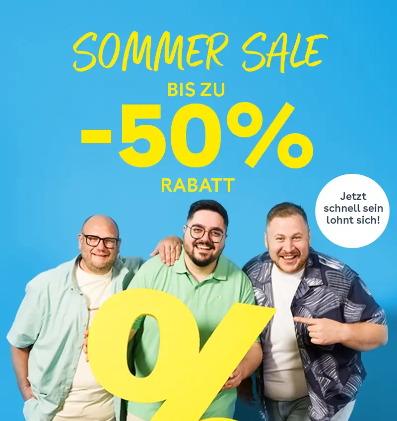 Sommer Sale Banner mit drei starken Männern, bis zu 50 % Rabatt und Hinweis: Jetzt schnell sein lohnt sich.