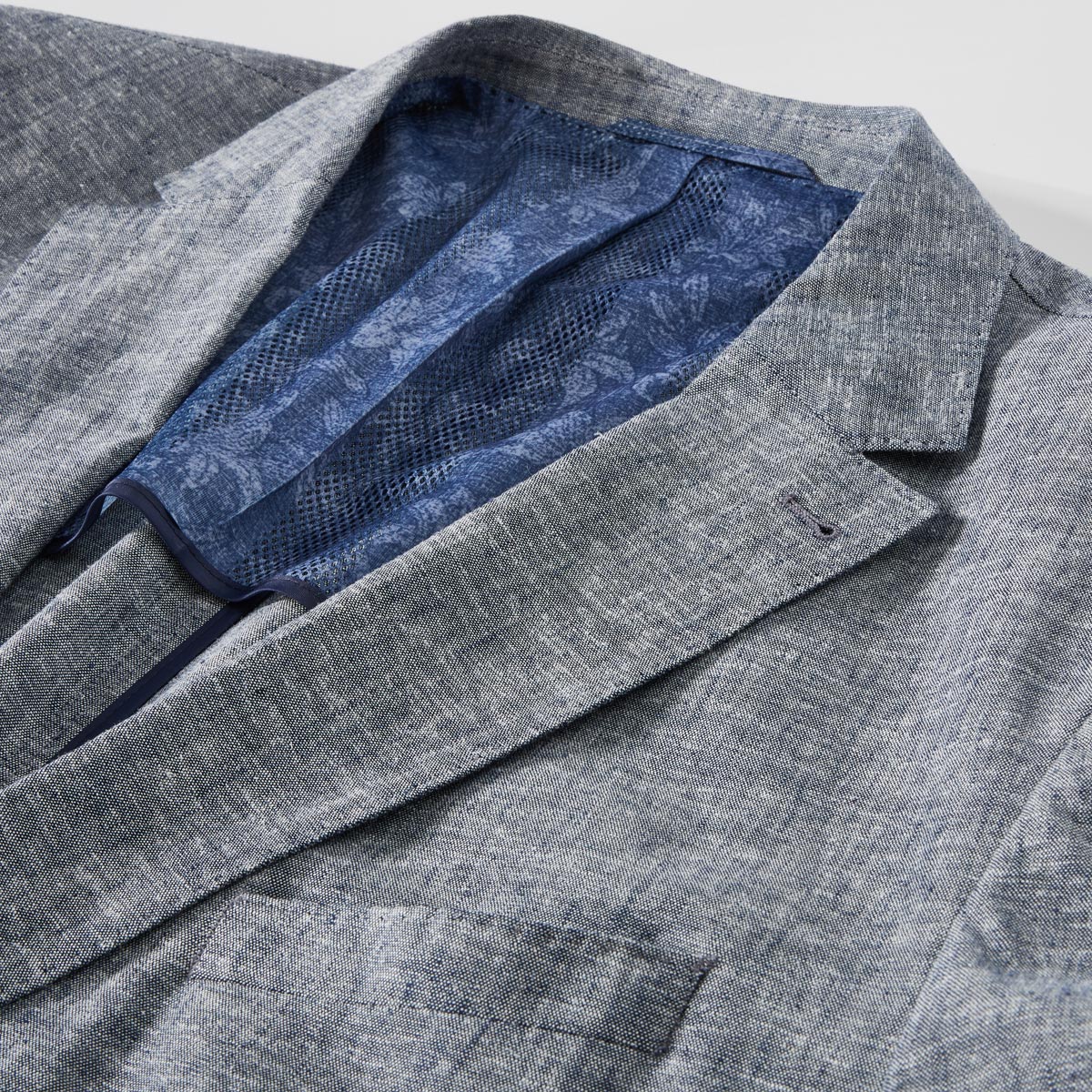 Weis Sakko mit Leinen, leicht blau