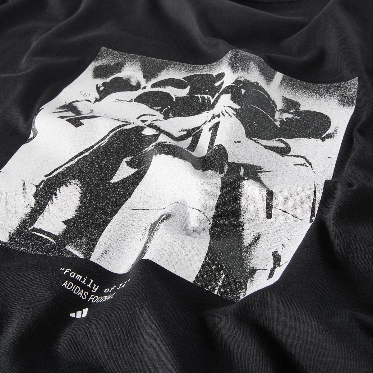 adidas T-Shirt mit Print auf Vorder- und Rückseite schwarz