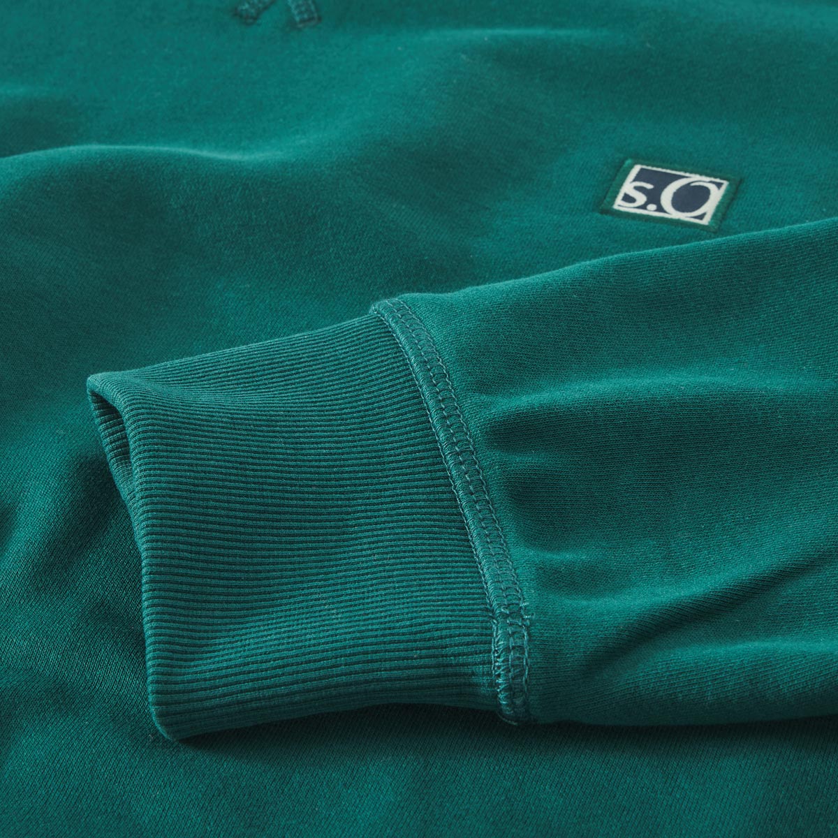 s.Oliver Sweatshirt aus Baumwollmischung dunkelgrün