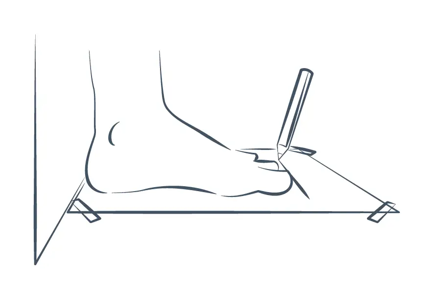 Schuhgröße messen Schritt 2: Umrisse nachzeichnen